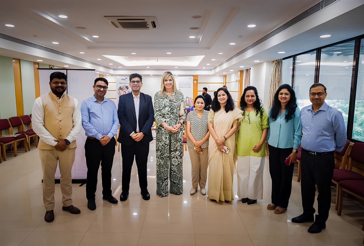 A focus group discussion with PMJDY beneficiaries during Her Majesty Queen Máxima’s visit to India 